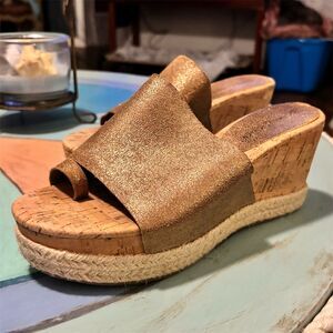 Donald Pliner Women's Gold Espadrille Wedge Sandals Size 7M